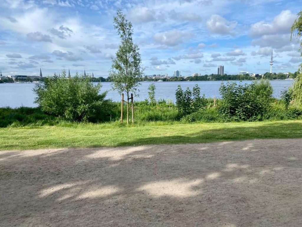 Alster Hamburg - Saniertes Und Mobliertes Apartment Mit Bad Und Kuche エクステリア 写真